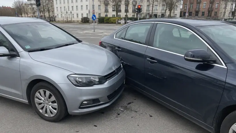 Seitenaufprall an Kreuzung nach Vorfahrtsmissachtung